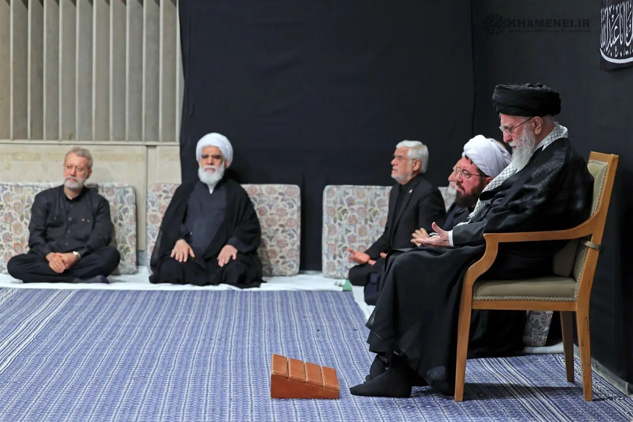 حضور رهبر انقلاب در مراسم عزاداری شب عاشورا