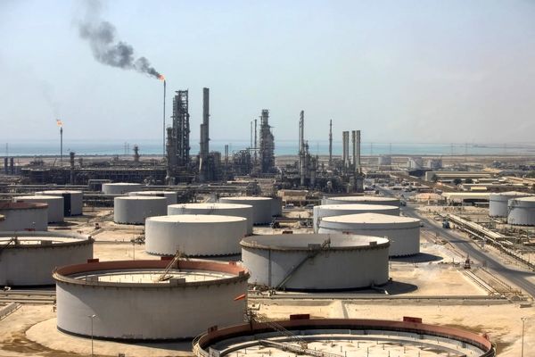 بازار نفت در آستانه نقطه عطف؛ سقوط قیمت نزدیک است؟