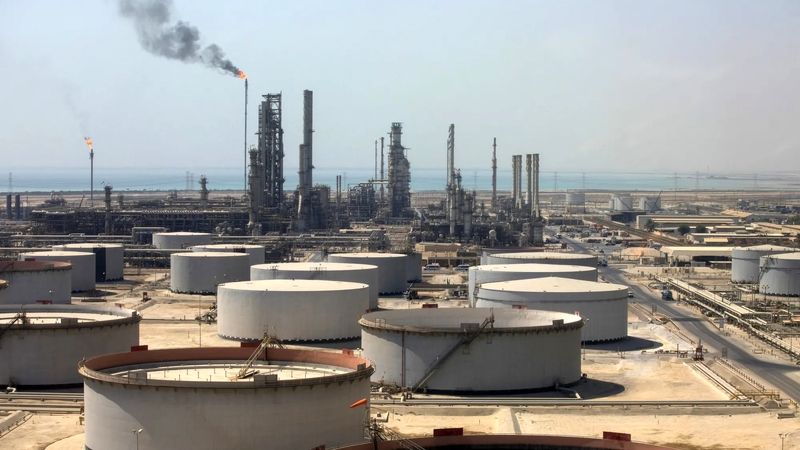 ضربه اوپک‌پلاس به بازار جهانی؛ قیمت نفت در سراشیبی افتاد
