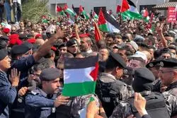 تظاهرات در بیروت/ الجزیره: رهبران حزب‌الله معتقدند در این جنگ یا اسرائیل می‌ماند یا مقاومت