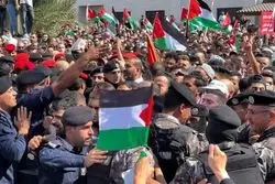 تظاهرات در بیروت/ الجزیره: رهبران حزب‌الله معتقدند در این جنگ یا اسرائیل می‌ماند یا مقاومت