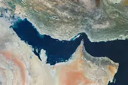شکستن کمر یک کشتی بزرگ در تنگه هرمز و غرق شدن آن/ علت نامعلوم+ ویدئو