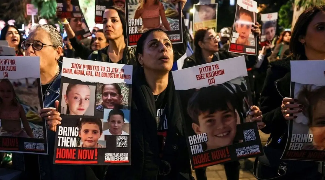 درخواست خانواده اسیران اسرائیلی از نتانیاهو برای موافقت با توافق آتش‌بس