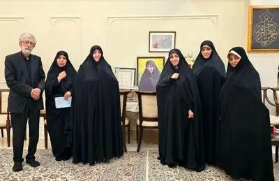 دیدار شبانه مسئولان دولت با خانواده همسر شهید رهبر
