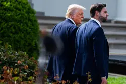 واکنش معاون ترامپ به سوال یک خبرنگار: آیا باز به ایران حمله می‌کنید؟