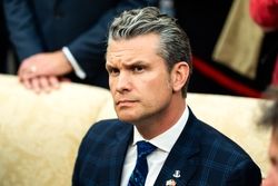 وزیر دفاع آمریکا: ترامپ به روند مسالمت‌آمیز با ایران متعهد است