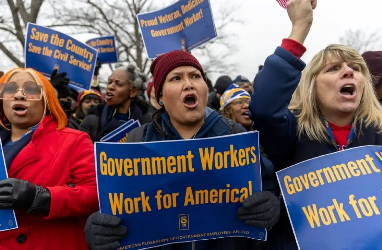 مرخصی اجباری هزاران کارمند آمریکایی در پی تعطیلی دولت ترامپ