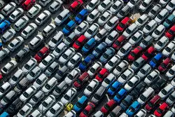 این خودروها  153 هزار میلیارد تومان از بانک ها خارج می کنند