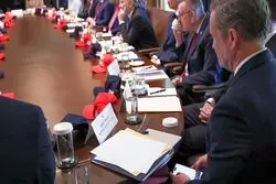 رسوایی امنیتی جدید در کابینه ترامپ؛ چگونه یک عکاس زیر پای مشاور امنیت ملی کاخ سفید را خالی کرد؟