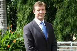 در واکنش به اعدام علیرضا اکبری: بریتانیا سفیرش در تهران را موقتا فراخواند