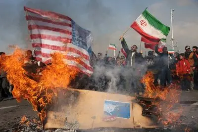ادعای رسانه‌های غربی در مورد تصمیم ترامپ برای پیوستن به جنگ اسرائیل علیه ایران