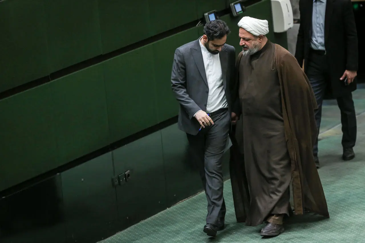 انتقاد تند نماینده مجلس از رسایی: «دست از تحریف مجوز رهبری بردارید»