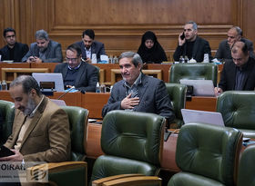 روند فساد ستیزی در شهرداری معکوس است؛شعرخوانی سلیمانی در صحن شورا 