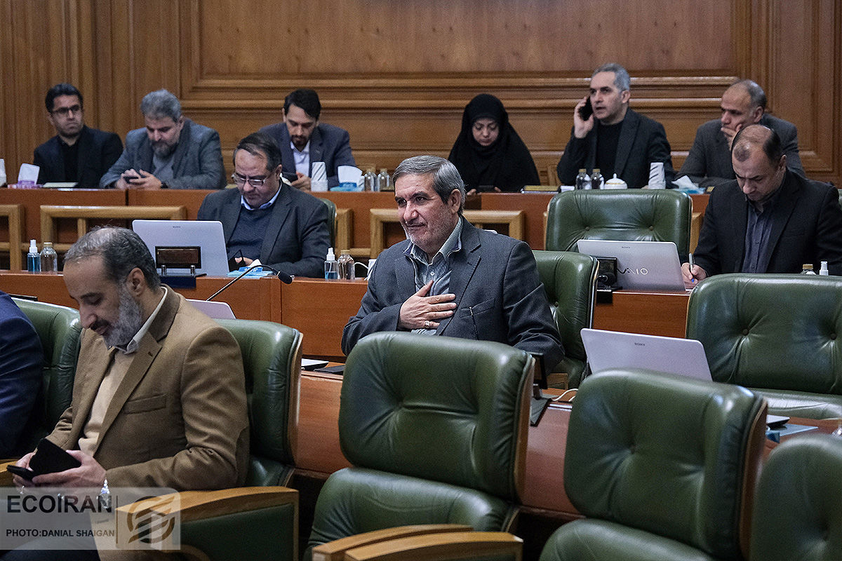 روند فساد ستیزی در شهرداری معکوس است؛شعرخوانی سلیمانی در صحن شورا 