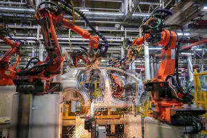 راننده چینی خودروی ایرانی؟