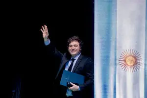 خاویر میلی پزو را آزادتر می‌کند