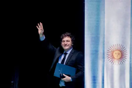 خاویر میلی پزو را آزادتر می‌کند