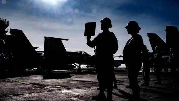 مانور روی لبه جنگ؛ بمب‌افکن آمریکایی و جنگنده چینی در فاصله ۳ متری! / جنگ بین چین و آمریکا؟