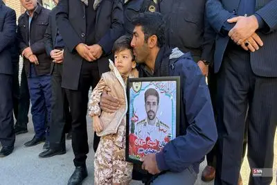 ببینید/ وداع مردم کهگیلویه و بویر احمد با شهید مرزبانی رحیم مجیدی مهر