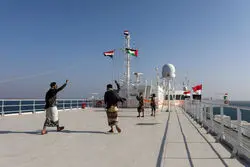 ناو آمریکایی پهپاد حوثی‌ها را ساقط کرد/ موشک‌های بالستیک یمنی بندر ایلات را هدف گرفت
