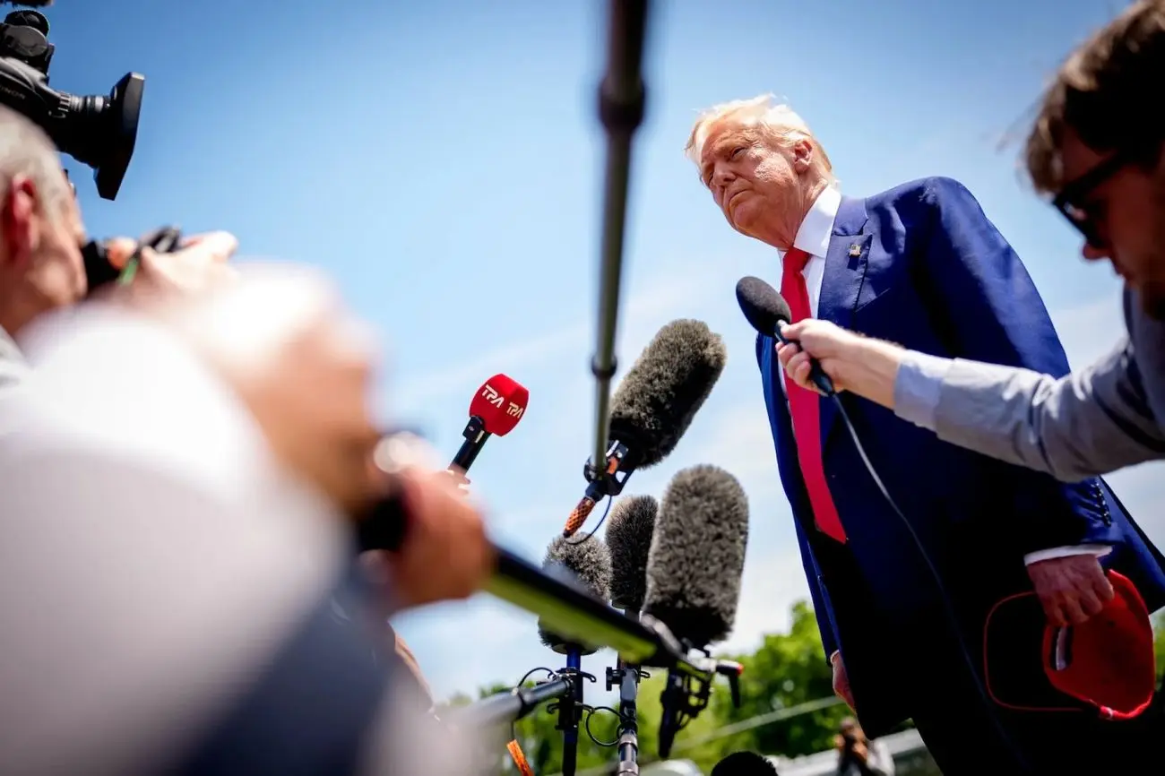 ترامپ ماجرای تصویرش در لباس پاپ را انکار کرد+ فیلم