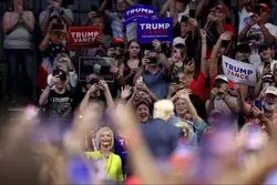 مضحکه دموکرات‌ها؛ بازگشت طوفانی ترامپ به تنظیمات کارخانه 