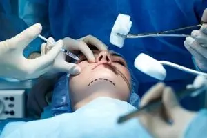 بینی‌های سیاه و صورت‌های ورم‌کرده؛ آیا پکن، ترمز صنعت زیبایی را می‌کشد؟ 