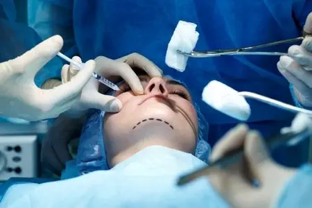 بینی‌های سیاه و صورت‌های ورم‌کرده؛ آیا پکن، ترمز صنعت زیبایی را می‌کشد؟ 