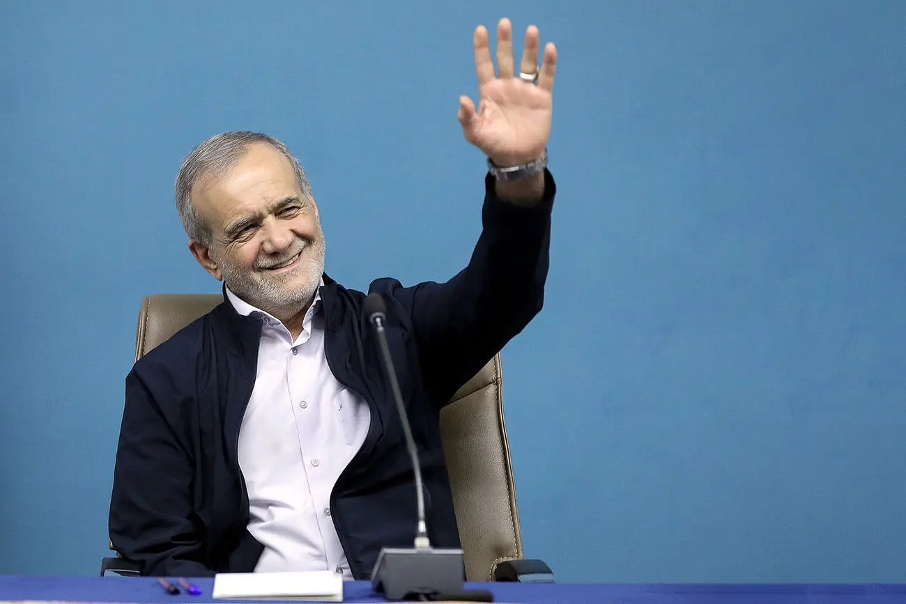 جعفر ول کن، حرفت رو بزن!/ فیلم واکنش جالب پزشکیان به تعرف و تمجید معاونش