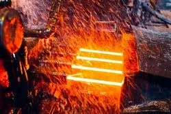 سقوط سنگ‌آهن با سیگنال تعطیلات روز کارگر