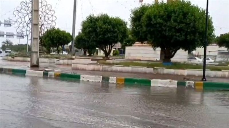 لوله‌های آب آسیب دیده در میدان قدس در دست ترمیم است