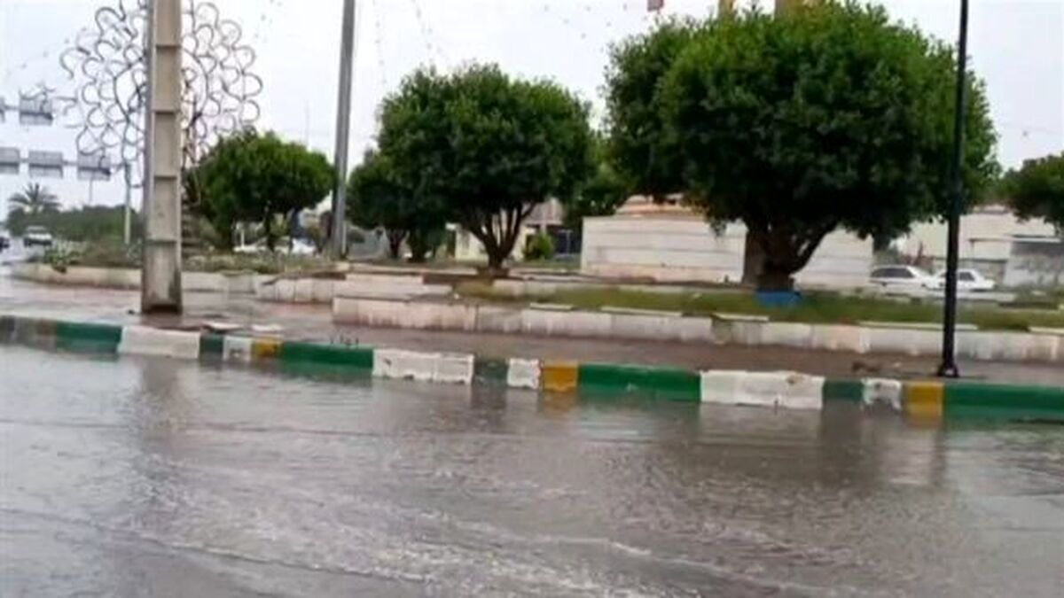 لوله‌های آب آسیب دیده در میدان قدس در دست ترمیم است