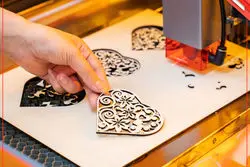 معرفی انواع دستگاه برش لیزر غیر فلزات + 5 برند برتر