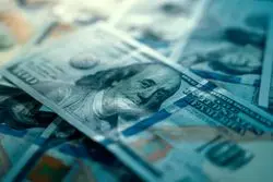 رشد اسکناس سبز با کم شدن احتمال کاهش نرخ بهره از سوی «فد»: دلار دومین هفته افزایشی را ثبت کرد