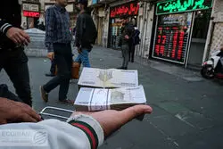معامله گران بازار سهام و ارز دست به عصا شدند