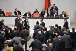 زد و خورد در این مجلس بر سر بودجه سال جدید + ویدیو