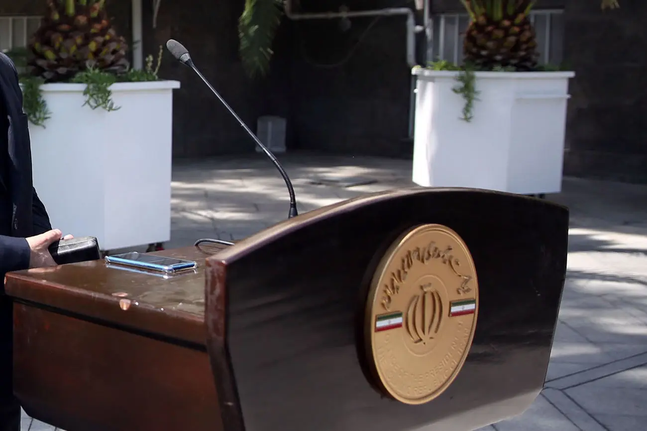 دولتی‌ها استعفای وزیر خارجه و تحریم جشنواره و اینترنت طبقاتی را تکذیب کردند