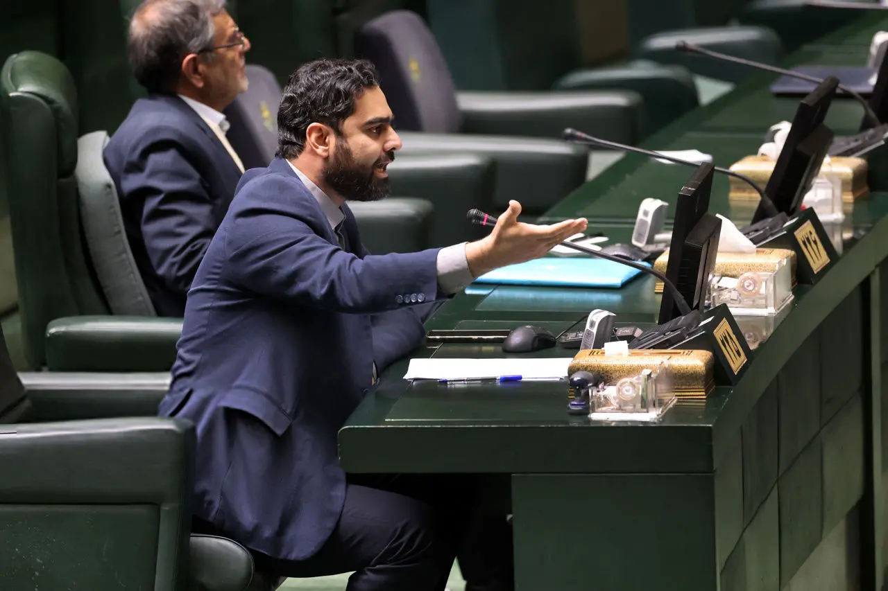 ثابتی نماینده نزدیک به جلیلی هشدار داد: وزرا یکی‌یکی به سرنوشت همتی دچار می‌شوند