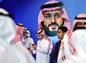 مانور پر زرق و برق بن سلمان در میانه آتش خاورمیانه 