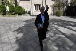 وزیر علوم: یکی از دلایل مهاجرت اساتید مسئله معیشت است