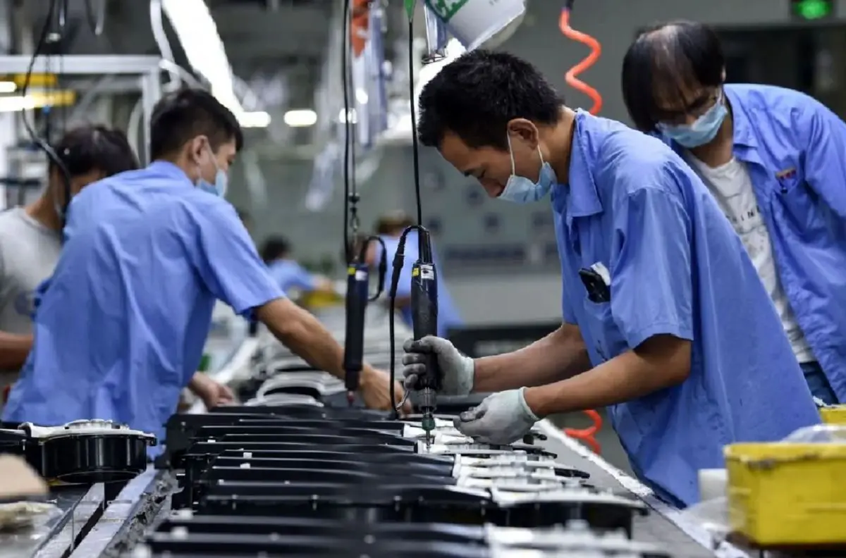 سایه چین و ایالات متحده بر رونق شامخ جهانی