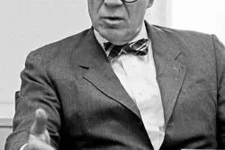 اقتصاددانی که رونق اقتصادی آمریکا بعد از جنگ جهانی دوم را پیش‌بینی کرد