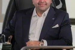 ده سال شفافیت: چگونه شریف‌تریپ به برندی متفاوت تبدیل شد؟
