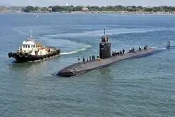 زیردریایی اتمی آمریکا در این کشور پهلو گرفت؛ تنش جدید در راه است؟