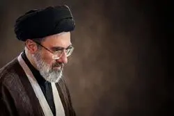 جزئیات تازه از حضور آیت‌الله سیدمجتبی خامنه‌ای در مراسم تدفین پیکر رهبر شهید + ویدیو