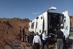  اتوبوس دانشجویان در جاده سمنان به سرخه واژگون شد 