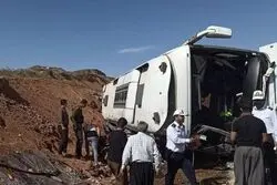 اتوبوس دانشجویان در جاده سمنان به سرخه واژگون شد 