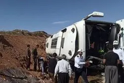  اتوبوس دانشجویان در جاده سمنان به سرخه واژگون شد 