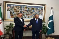 اسلام آباد مقصد آخر سفرهای منطقه‌ای عراقچی / کنفرانس خبری عراقچی با همتای پاکستانی خود 