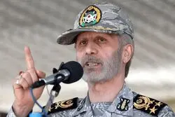 ‏فرمانده کل ارتش: اگر هرنیروی ایرانی بتواند یک نیروی آمریکایی ‌ را دستگیر یا بکشد، ‏از طرف مردم ایران جایزه ۳۰ هزار‌دلاری‌ دریافت خواهد کرد